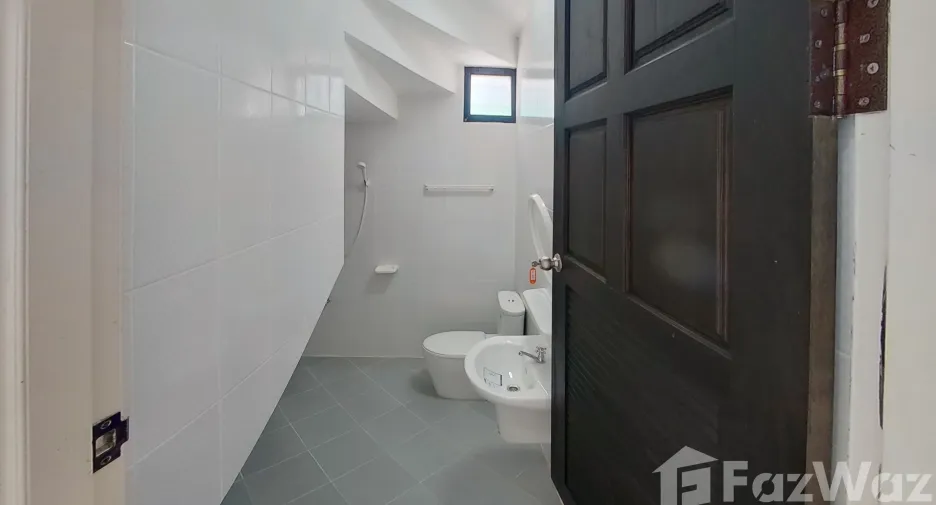 For rent 3 bedrooms townhouse in Mueang Chiang Mai, Chiang Mai