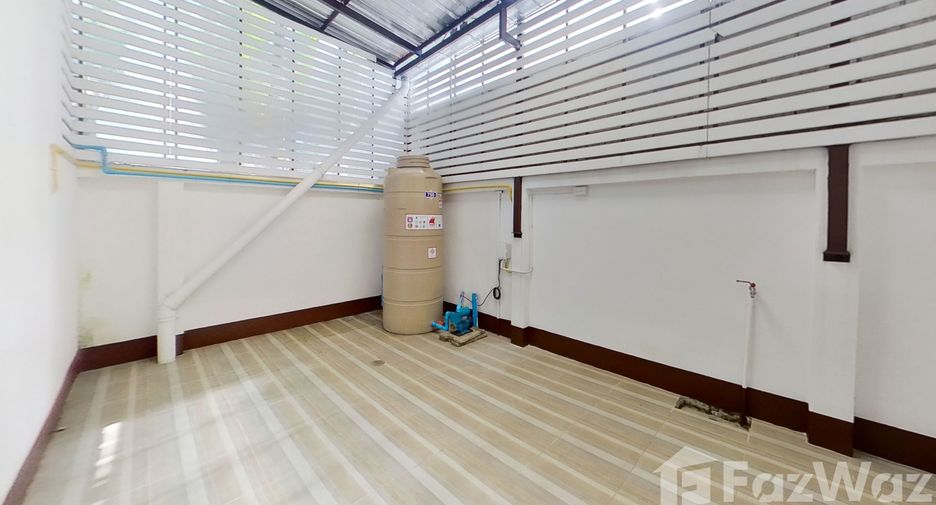 For rent 3 bedrooms townhouse in Mueang Chiang Mai, Chiang Mai