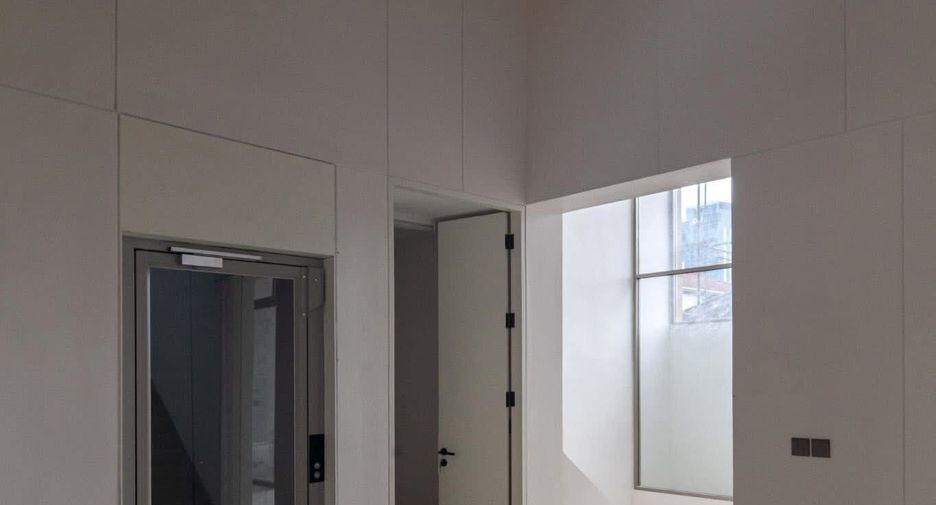 For sale and for rent 6 bedrooms office in Chatuchak, Bangkok