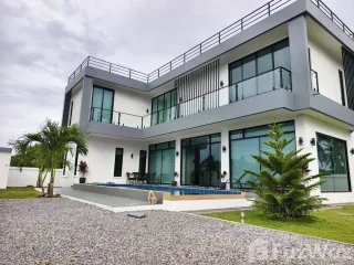 出售 4 卧室 别墅 在 三百峰, 班武里府