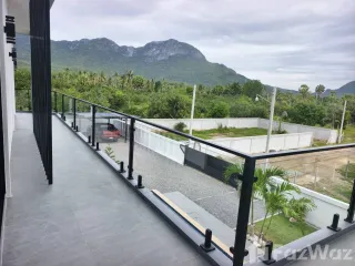 出售 4 卧室 别墅 在 三百峰, 班武里府