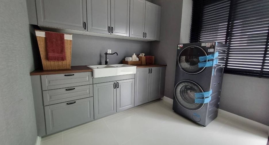 For sale 6 bedrooms house in Bang Khae, Bangkok