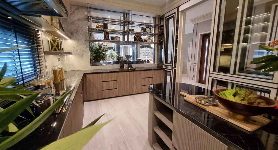 For sale 6 bedrooms house in Bang Khae, Bangkok