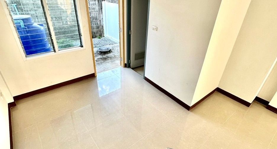 For sale 2 bedrooms townhouse in Mueang Chiang Mai, Chiang Mai