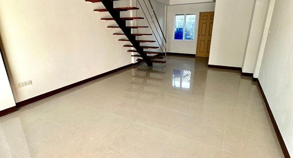 For sale 2 bedrooms townhouse in Mueang Chiang Mai, Chiang Mai
