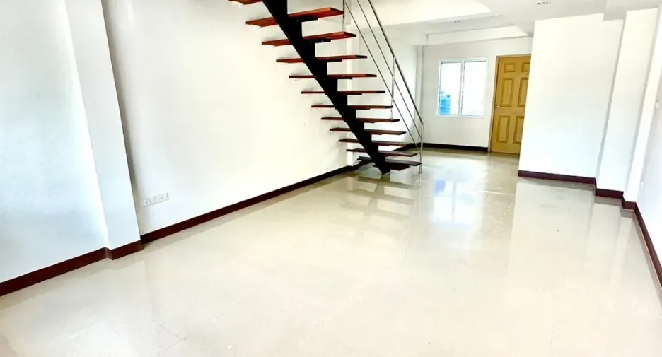 For sale 2 bedrooms townhouse in Mueang Chiang Mai, Chiang Mai