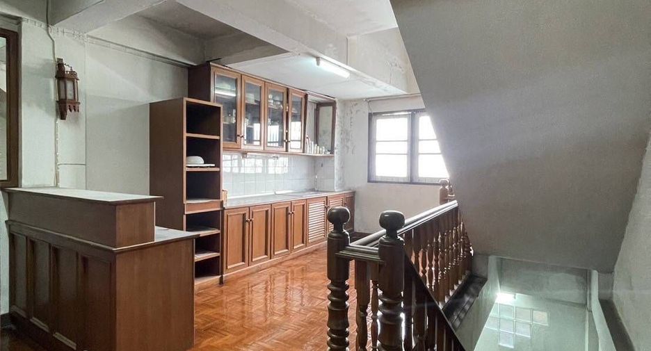 For sale 4 bedrooms townhouse in Mueang Chiang Mai, Chiang Mai
