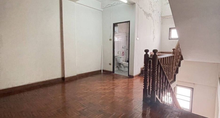 For sale 4 bedrooms townhouse in Mueang Chiang Mai, Chiang Mai