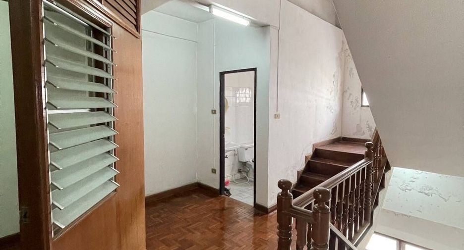 For sale 4 bedrooms townhouse in Mueang Chiang Mai, Chiang Mai