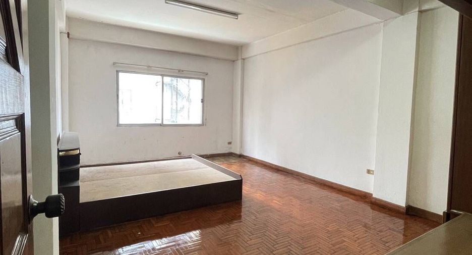 For sale 4 bedrooms townhouse in Mueang Chiang Mai, Chiang Mai
