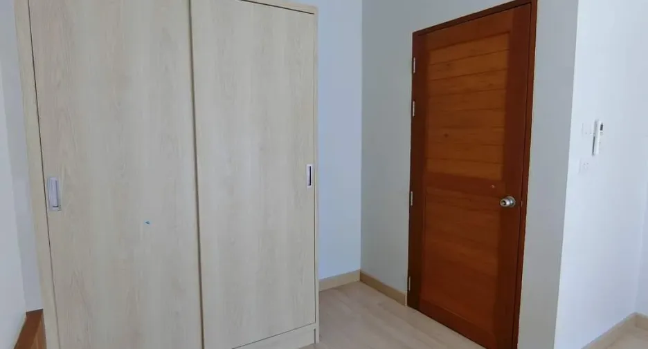 Casa adosada en venta y en alquiler de 3 habitaciones en Mueang Chiang Mai, Chiang Mai