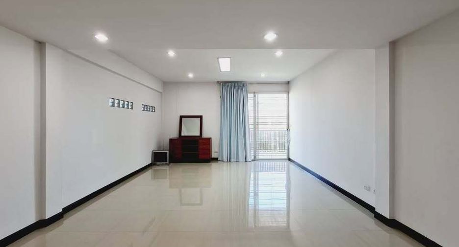 For sale and for rent 4 bedrooms townhouse in Hua Hin, Prachuap Khiri Khan