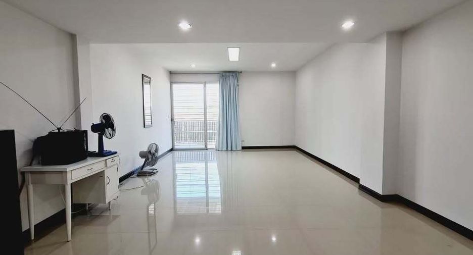 For sale and for rent 4 bedrooms townhouse in Hua Hin, Prachuap Khiri Khan
