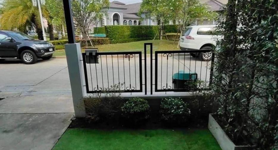 For rent 3 bedrooms townhouse in Mueang Chiang Mai, Chiang Mai
