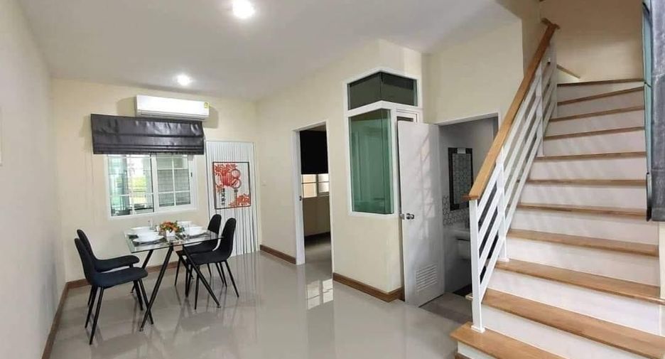 For rent 3 bedrooms townhouse in Mueang Chiang Mai, Chiang Mai