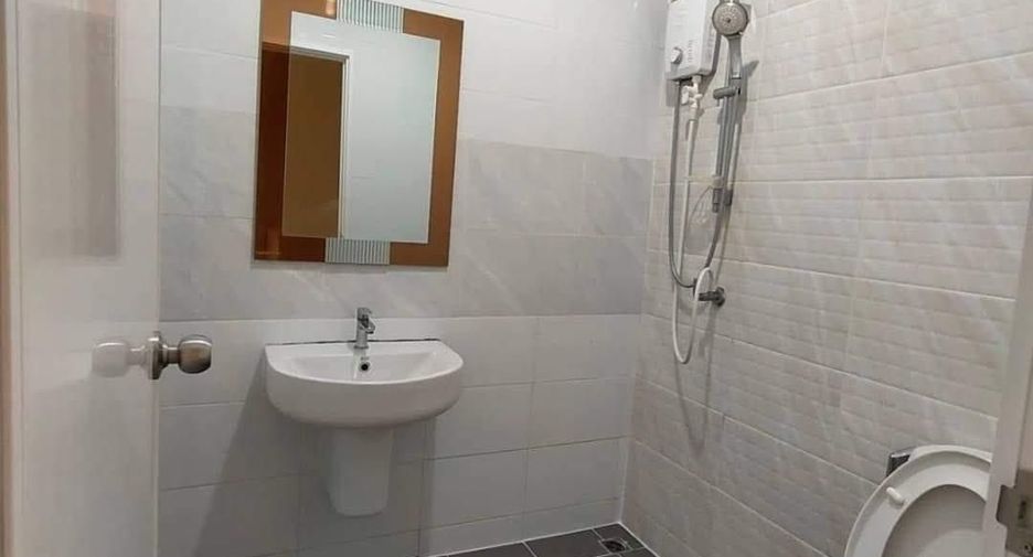 For rent 3 bedrooms townhouse in Mueang Chiang Mai, Chiang Mai