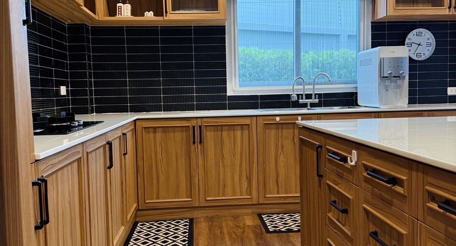 Casa en venta de 4 habitaciones en Hang Dong, Chiang Mai