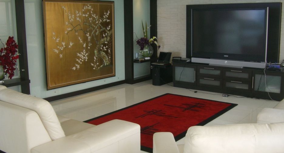For sale 2 ベッドルーム condo in Bang Lamung, Chonburi