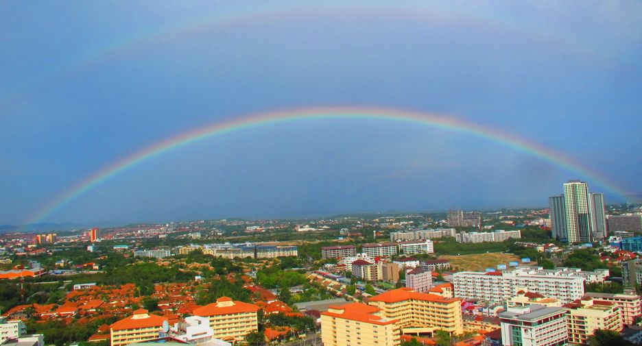 For sale 2 ベッドルーム condo in Bang Lamung, Chonburi