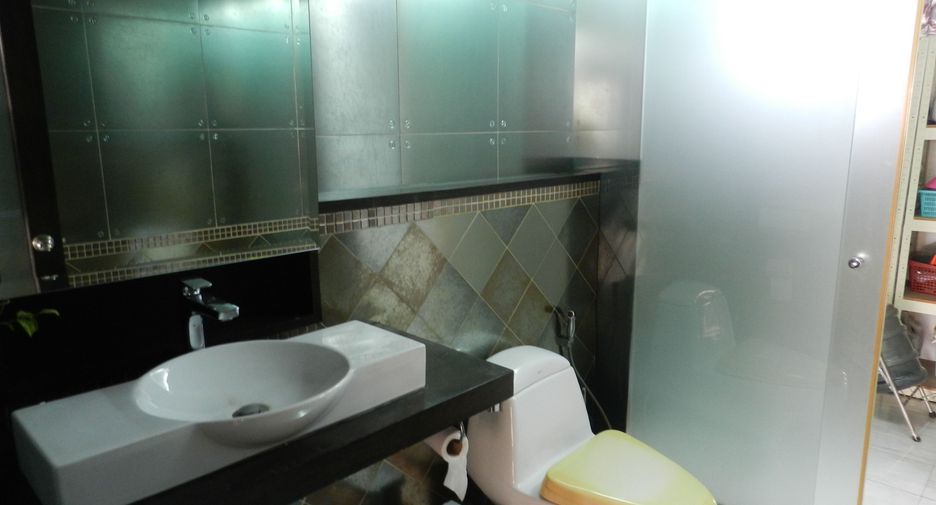 For sale 2 ベッドルーム condo in Bang Lamung, Chonburi