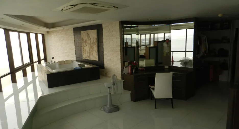 For sale 2 ベッドルーム condo in Bang Lamung, Chonburi