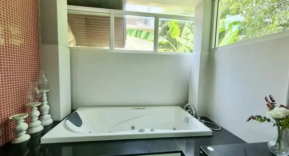 For sale and for rent 5 bedrooms villa in Hang Dong, Chiang Mai
