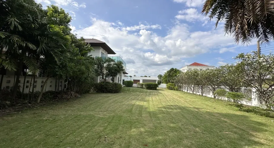 For sale 7 bedrooms villa in Bang Phli, Samut Prakan