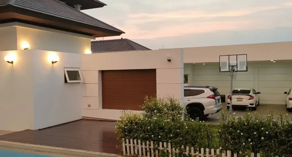 For sale 7 bedrooms villa in Bang Phli, Samut Prakan