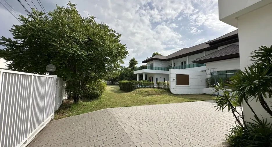 For sale 7 bedrooms villa in Bang Phli, Samut Prakan