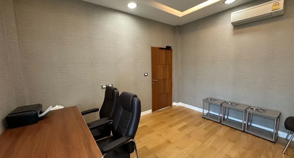 For sale 7 bedrooms villa in Bang Phli, Samut Prakan