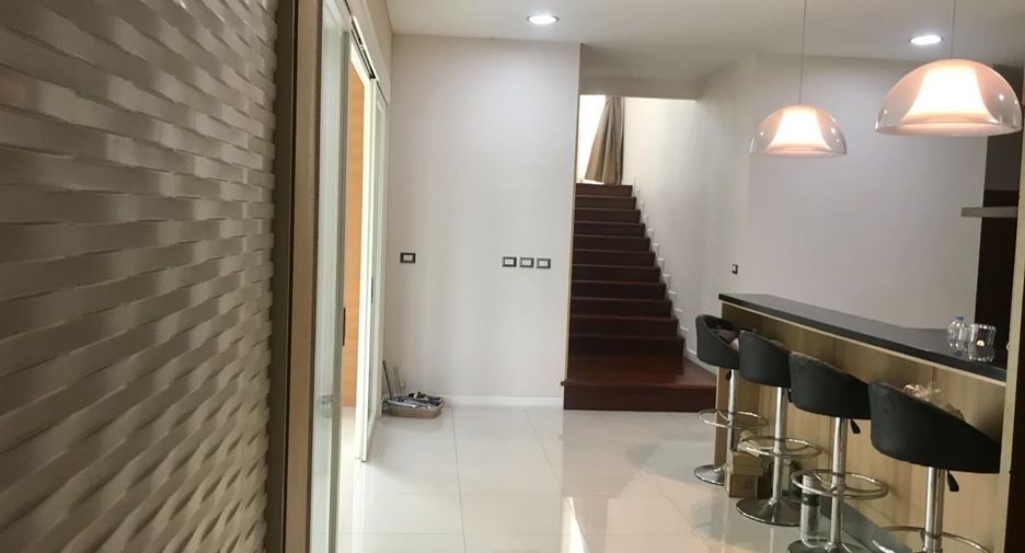 Villa en venta de 7 habitaciones en Bang Phli, Samut Prakan