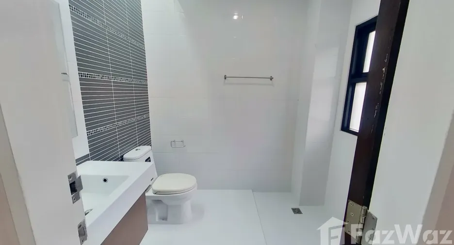 For sale 4 bedrooms house in San Kamphaeng, Chiang Mai