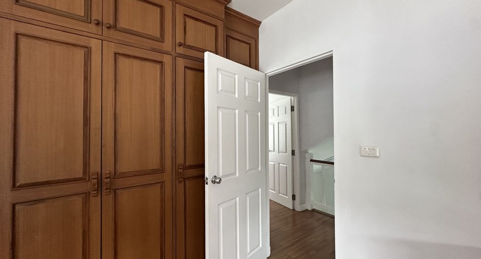 For rent 3 bedrooms house in Mueang Chiang Mai, Chiang Mai