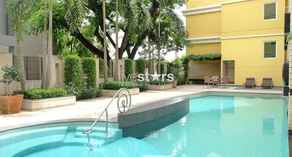 For sale 2 bedrooms condo in Khlong Toei, Bangkok