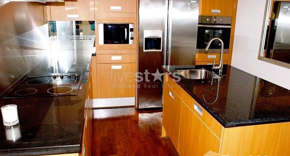 For sale 2 bedrooms condo in Khlong Toei, Bangkok
