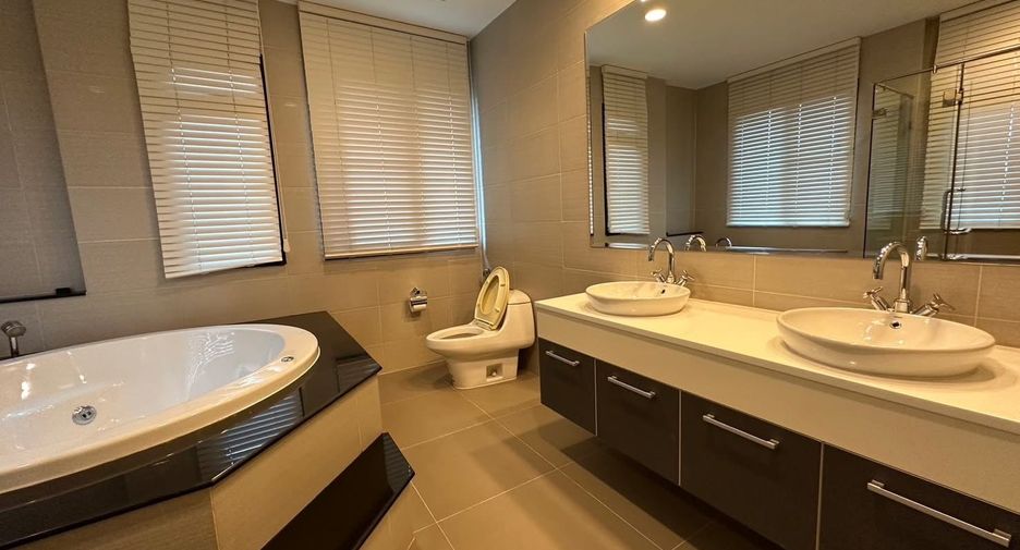 For sale and for rent 5 bedrooms house in Khan Na Yao, Bangkok