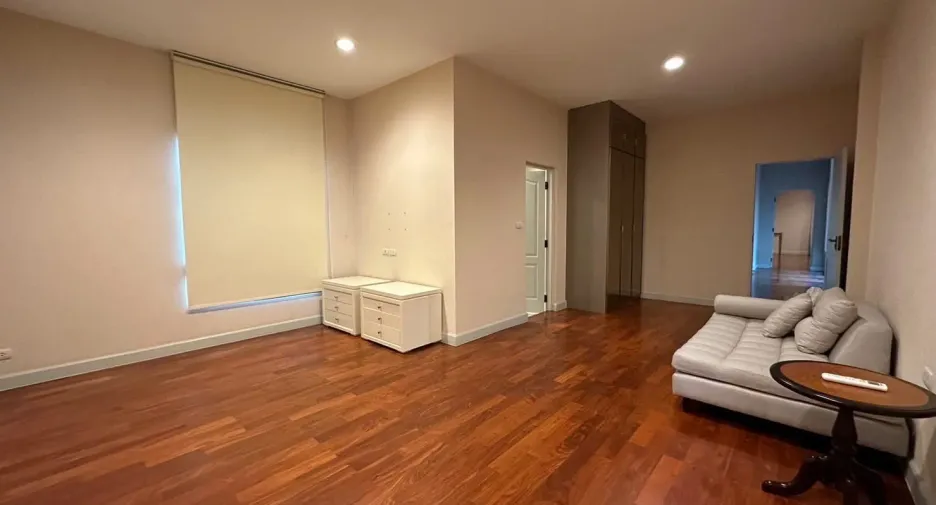 For sale and for rent 5 bedrooms house in Khan Na Yao, Bangkok