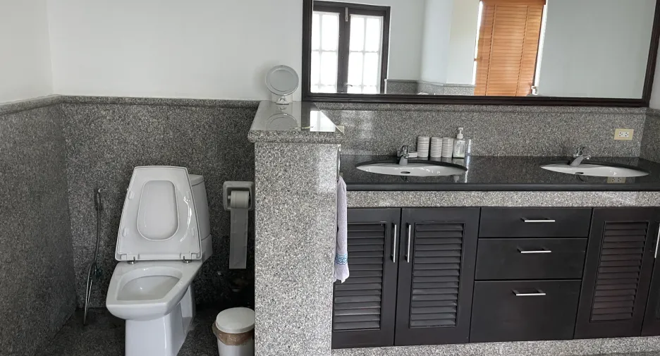 À vendre et à louer 5 chambres maison à Hua Hin, Prachuap Khiri Khan