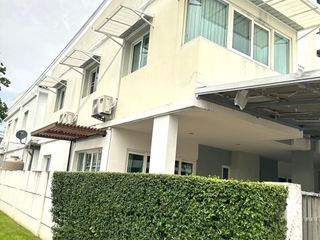 Casa adosada en alquiler de 3 habitaciones en Mueang Chiang Mai, Chiang Mai