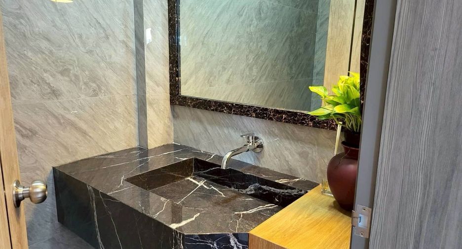 For sale and for rent 6 bedrooms villa in Bang Lamung, Chonburi