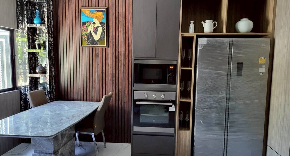 For sale and for rent 6 bedrooms villa in Bang Lamung, Chonburi
