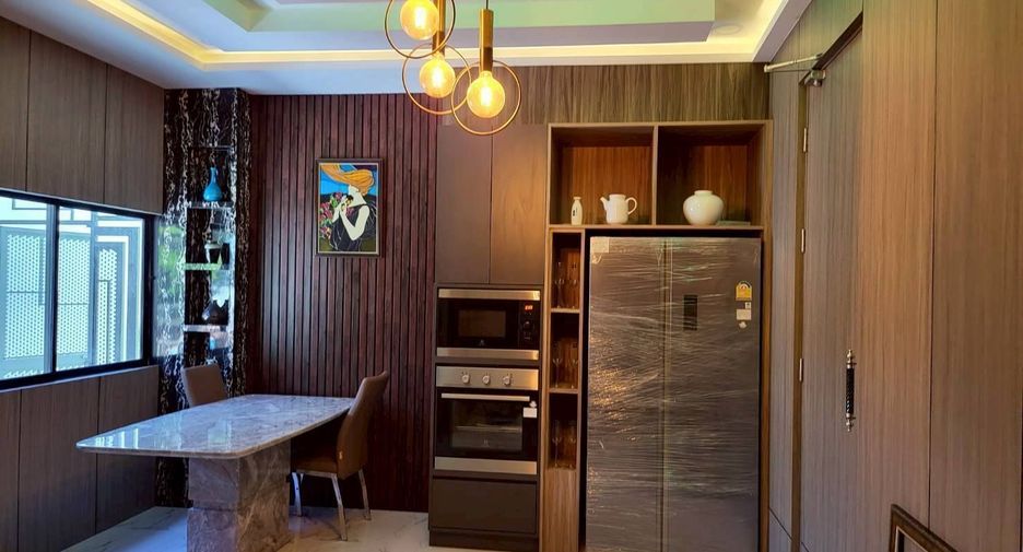 For sale and for rent 6 bedrooms villa in Bang Lamung, Chonburi