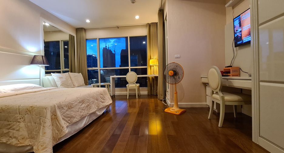 For sale studio condo in Pathum Wan, Bangkok