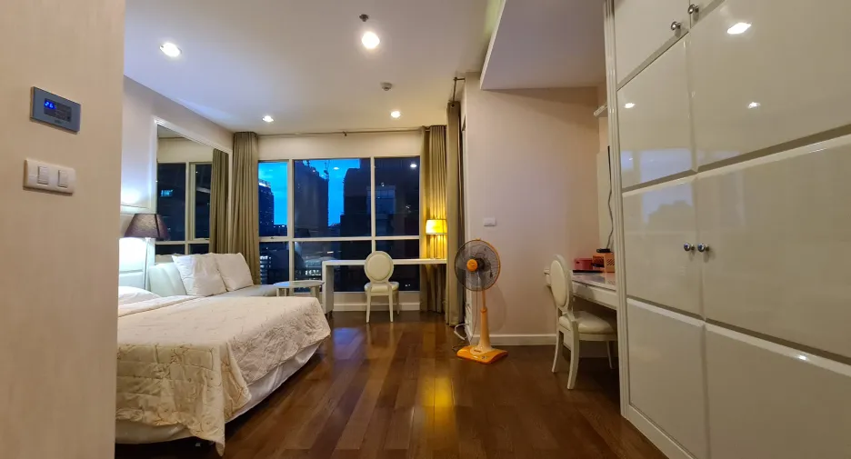 For sale studio condo in Pathum Wan, Bangkok