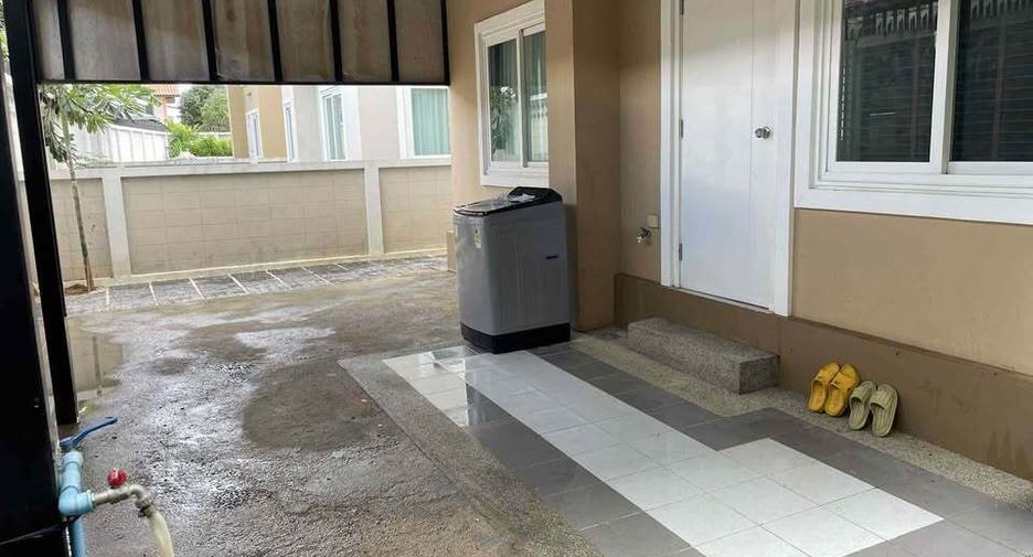 For rent 3 bedrooms townhouse in Mueang Chiang Mai, Chiang Mai
