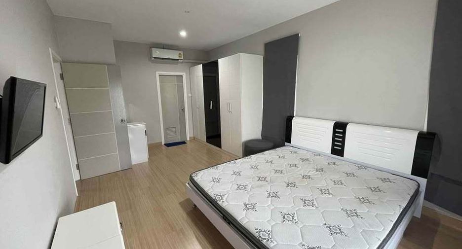 For rent 3 bedrooms townhouse in Mueang Chiang Mai, Chiang Mai