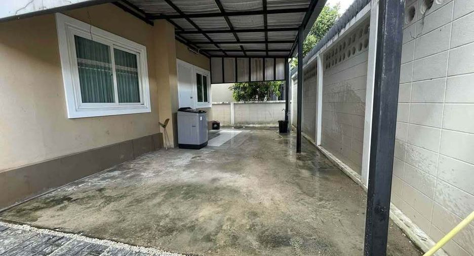 For rent 3 bedrooms townhouse in Mueang Chiang Mai, Chiang Mai