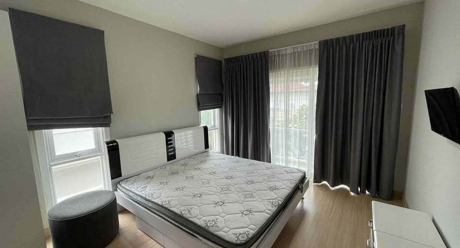 For rent 3 bedrooms townhouse in Mueang Chiang Mai, Chiang Mai