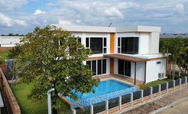 For rent 4 bedrooms villa in San Kamphaeng, Chiang Mai