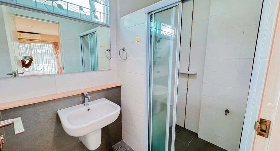 For rent 3 bedrooms house in Mueang Chiang Mai, Chiang Mai